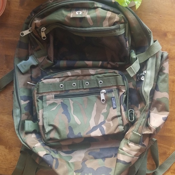 everest camo backpack